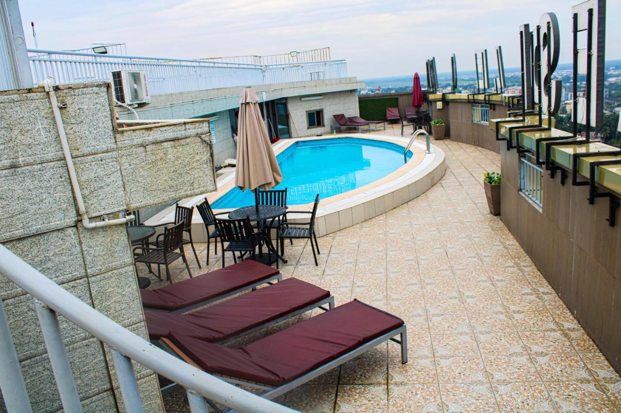 Residence Le Carat Bonapriso Douala Esterno foto