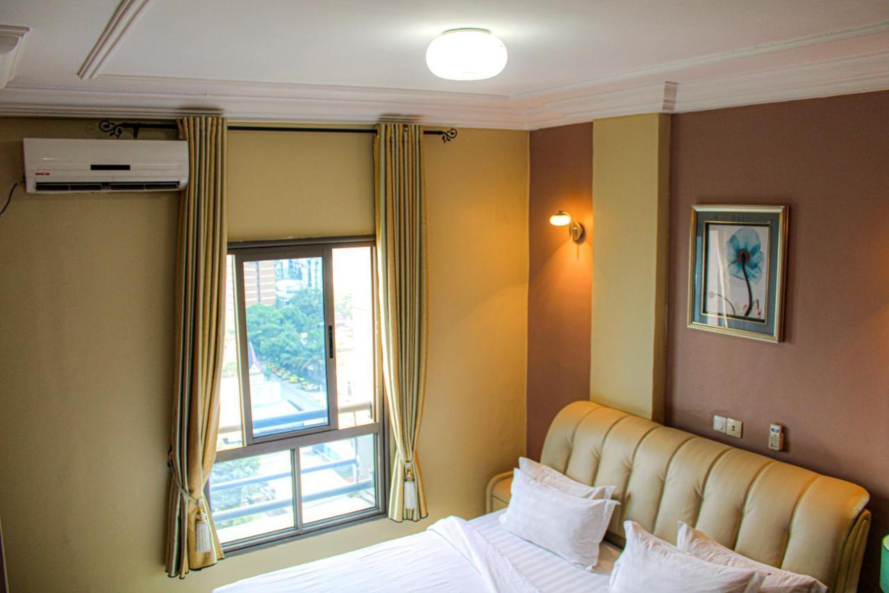 Residence Le Carat Bonapriso Douala Esterno foto