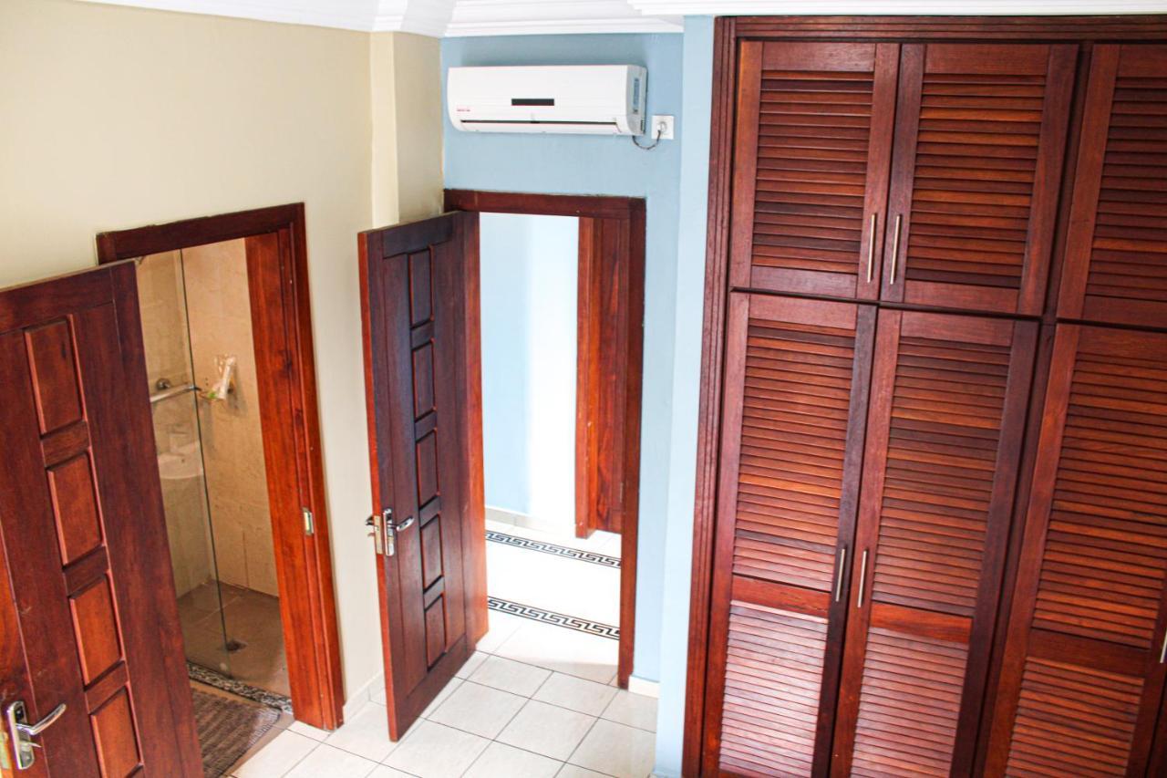 Residence Le Carat Bonapriso Douala Esterno foto