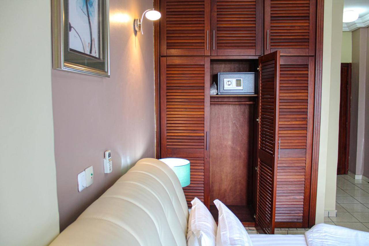 Residence Le Carat Bonapriso Douala Esterno foto
