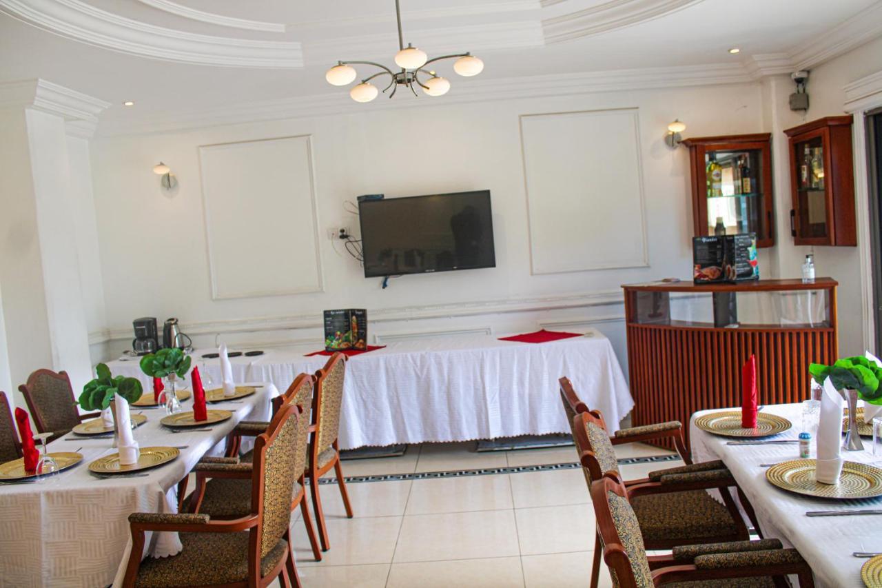 Residence Le Carat Bonapriso Douala Esterno foto