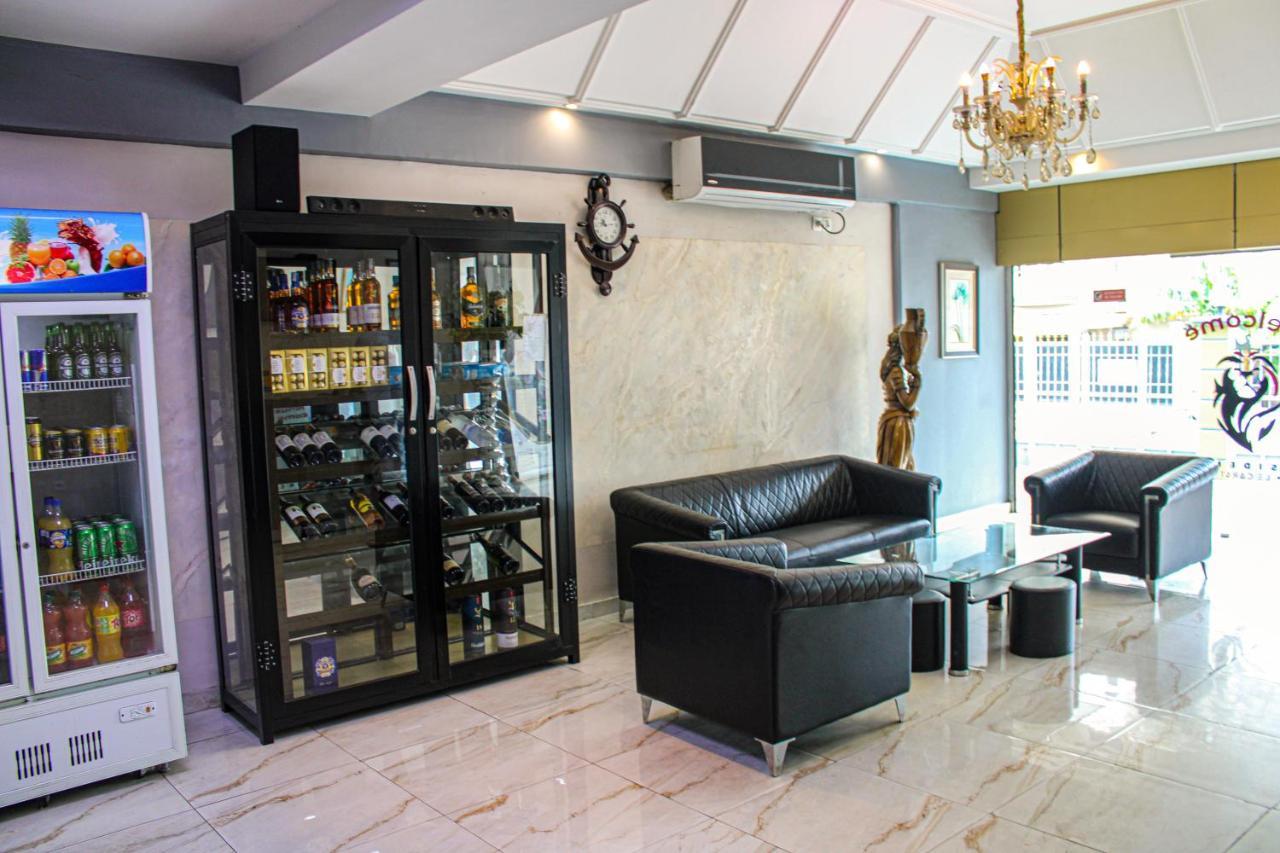 Residence Le Carat Bonapriso Douala Esterno foto