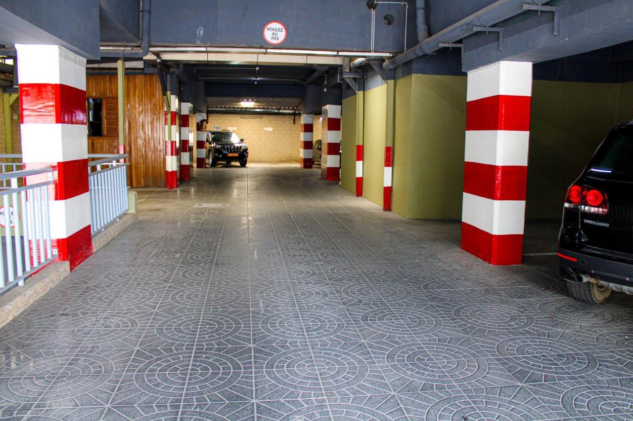 Residence Le Carat Bonapriso Douala Esterno foto