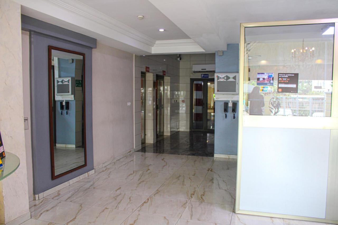Residence Le Carat Bonapriso Douala Esterno foto