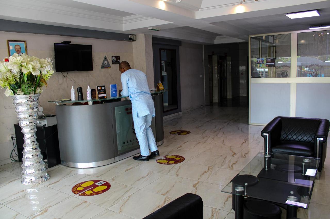 Residence Le Carat Bonapriso Douala Esterno foto