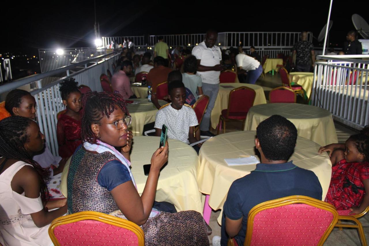 Residence Le Carat Bonapriso Douala Esterno foto